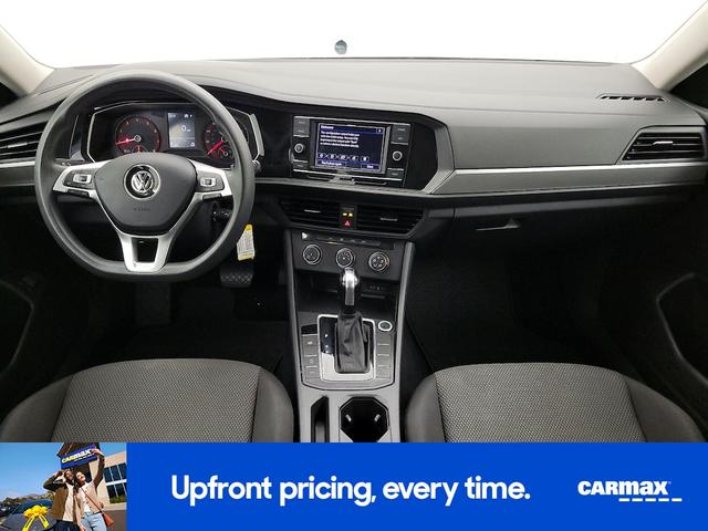 Photo of 2021 White Volkswagen Jetta