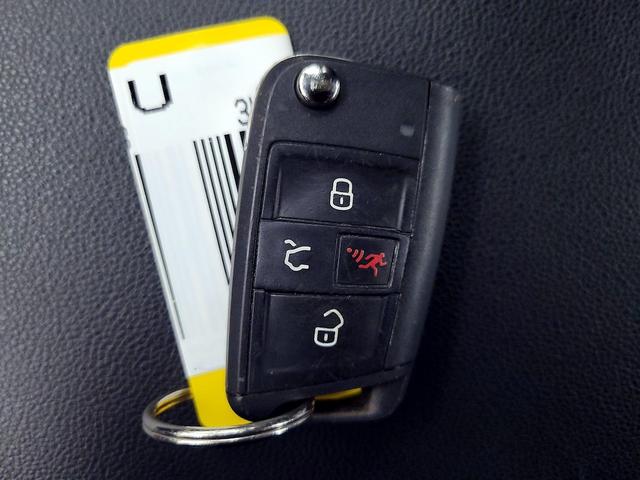 Photo of 2021 White Volkswagen Jetta