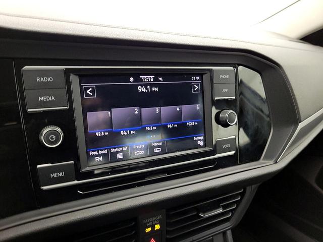 Photo of 2021 White Volkswagen Jetta