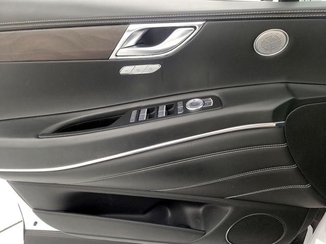 Photo of 2021 White Genesis GV80