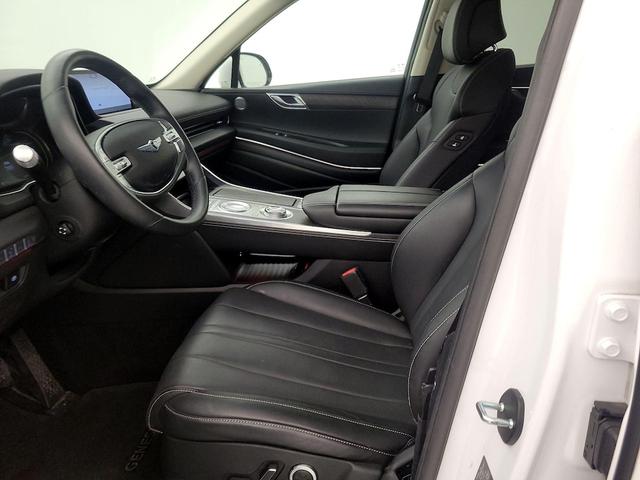 Photo of 2021 White Genesis GV80