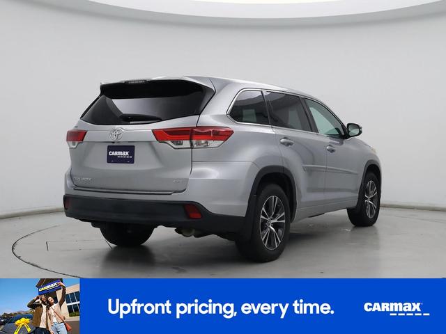 Photo of 2018 Gray Toyota Highlander