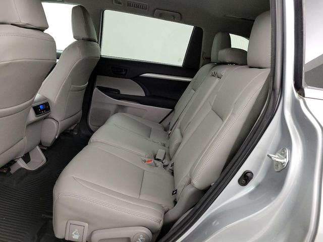 Photo of 2018 Gray Toyota Highlander