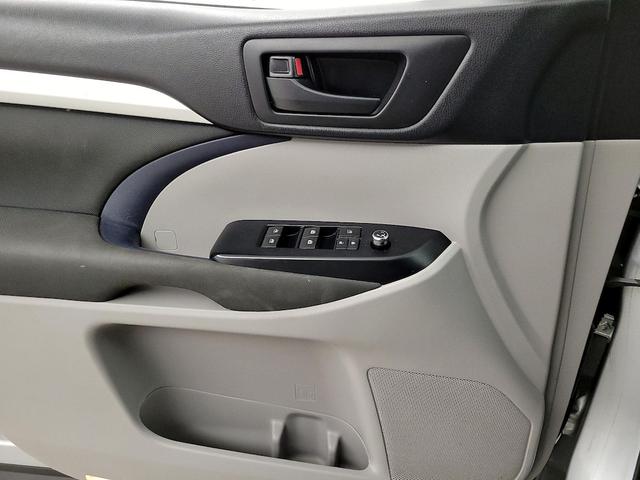 Photo of 2018 Gray Toyota Highlander