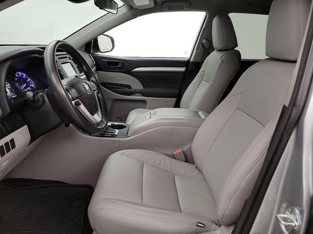 Photo of 2018 Gray Toyota Highlander