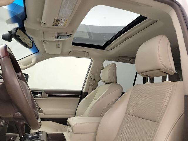 Photo of 2017 White Lexus GX 460