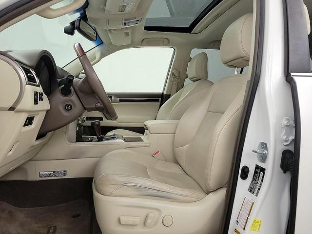 Photo of 2017 White Lexus GX 460
