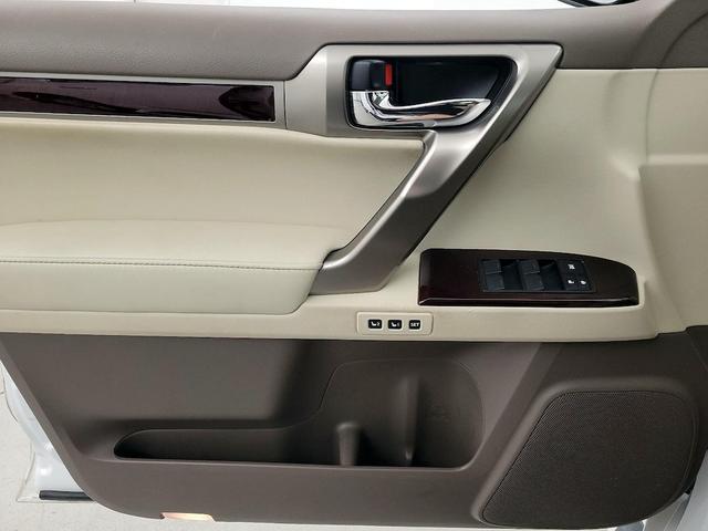 Photo of 2017 White Lexus GX 460