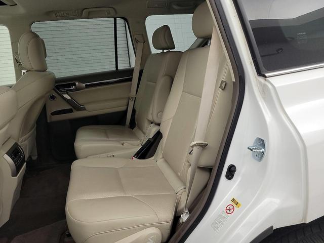 Photo of 2017 White Lexus GX 460