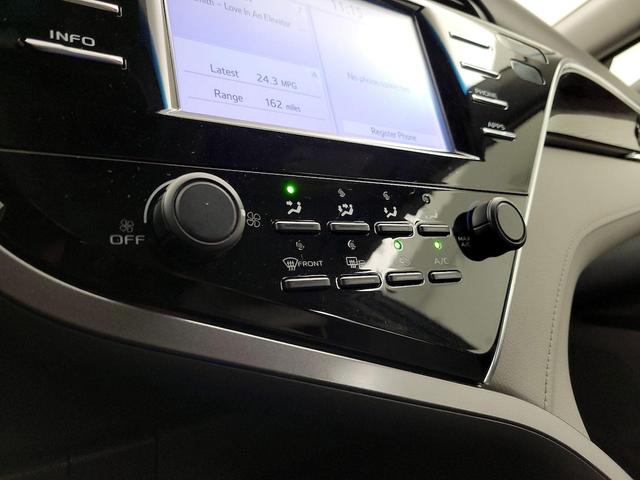 Photo of 2018 White Toyota Camry