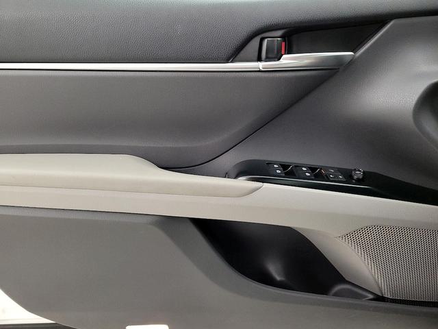 Photo of 2018 White Toyota Camry