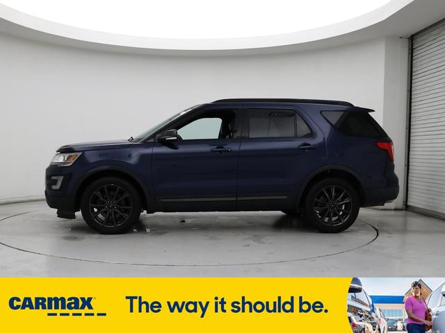 Photo of 2017 Blue Ford Explorer