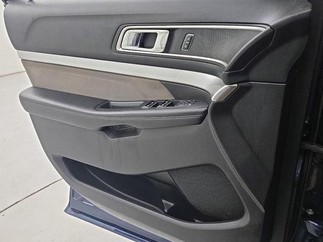 Photo of 2017 Blue Ford Explorer