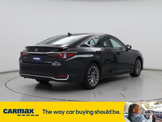 Photo of 2024 Black Lexus ES 300h