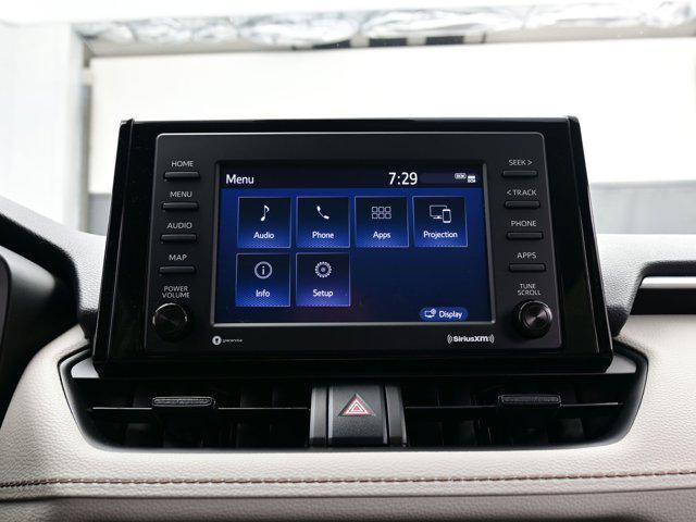 Photo of 2022 White Toyota RAV4 Hybrid