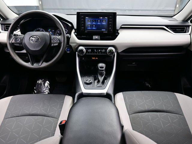 Photo of 2022 White Toyota RAV4 Hybrid