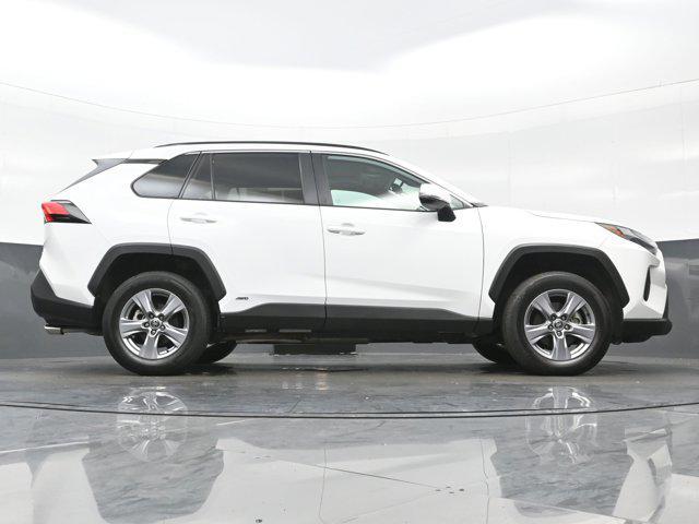 Photo of 2022 White Toyota RAV4 Hybrid