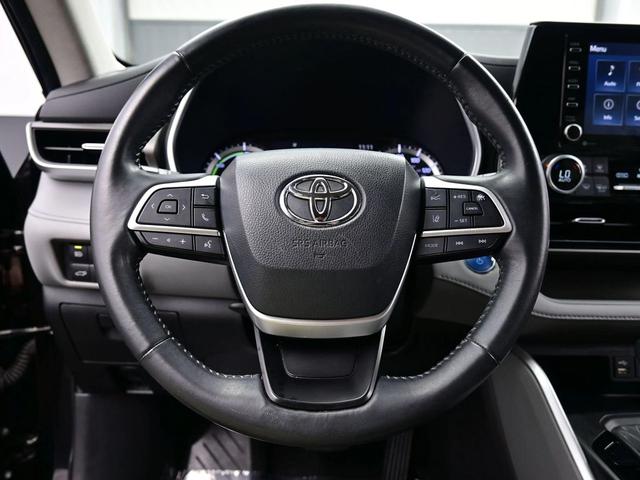 Photo of 2022 Midnight Black Metallic Toyota Highlander Hybrid