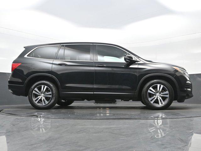 Photo of 2016 Crystal Black Pearl Honda Pilot