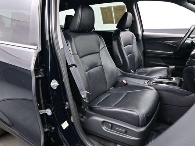 Photo of 2016 Crystal Black Pearl Honda Pilot