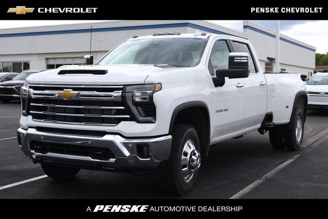 Photo of 2025 Summit White Chevrolet Silverado 3500