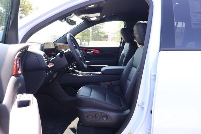 Photo of 2026 Polar White Tricoat Chevrolet Traverse