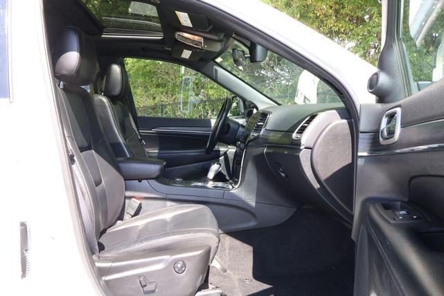 Photo of 2022 Bright White Clearcoat Jeep Grand Cherokee
