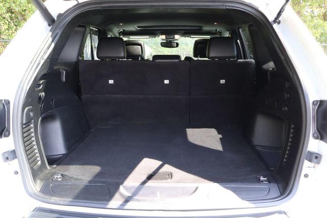 Photo of 2022 Bright White Clearcoat Jeep Grand Cherokee
