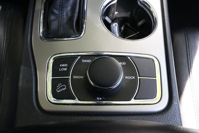 Photo of 2022 Bright White Clearcoat Jeep Grand Cherokee