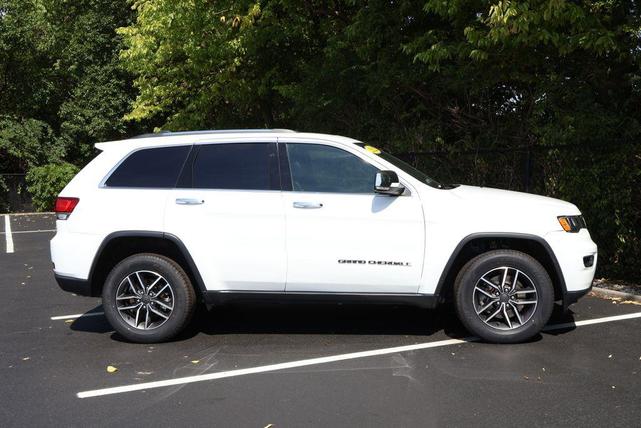 Photo of 2022 Bright White Clearcoat Jeep Grand Cherokee