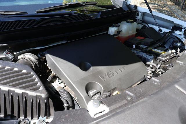 Photo of 2023 Summit White Chevrolet Traverse