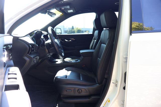 Photo of 2023 Summit White Chevrolet Traverse