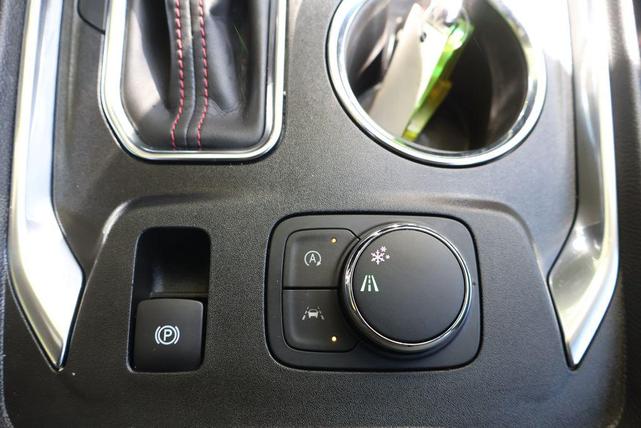 Photo of 2023 Summit White Chevrolet Traverse