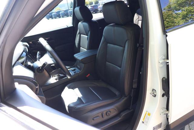Photo of 2023 Summit White Chevrolet Traverse