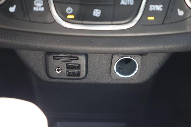 Photo of 2023 Summit White Chevrolet Traverse