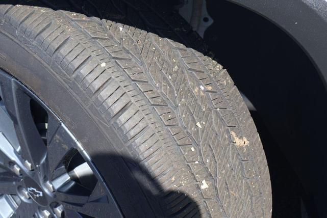 Photo of 2023 Summit White Chevrolet Traverse