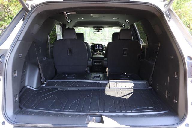 Photo of 2023 Summit White Chevrolet Traverse