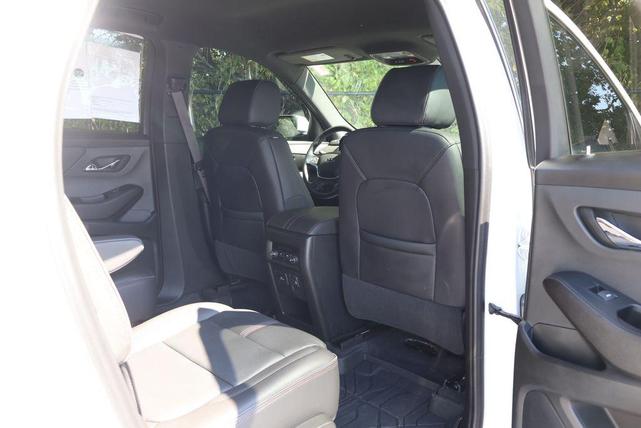 Photo of 2023 Summit White Chevrolet Traverse