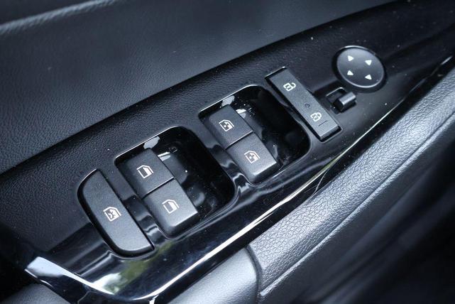 Photo of 2024 Sapphire Blue Kia Sportage