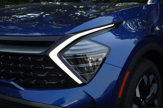Photo of 2024 Sapphire Blue Kia Sportage