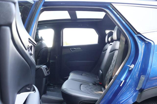 Photo of 2024 Sapphire Blue Kia Sportage