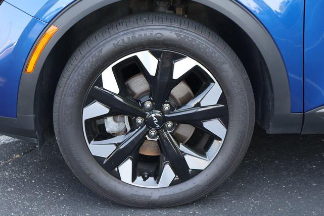 Photo of 2024 Sapphire Blue Kia Sportage