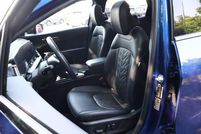 Photo of 2024 Sapphire Blue Kia Sportage