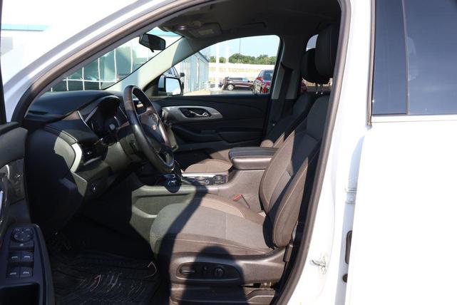 Photo of 2018 Summit White Chevrolet Traverse