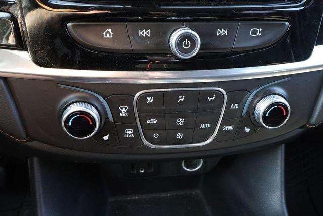 Photo of 2018 Summit White Chevrolet Traverse