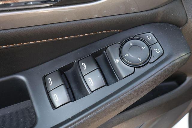 Photo of 2018 Summit White Chevrolet Traverse