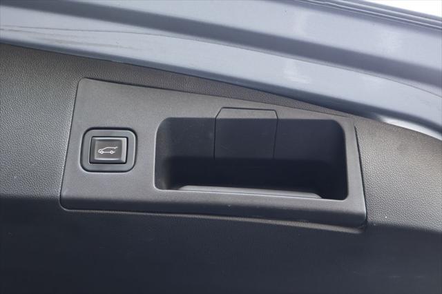 Photo of 2018 Radiant Silver Metallic Cadillac XT5