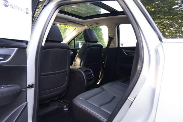 Photo of 2018 Radiant Silver Metallic Cadillac XT5