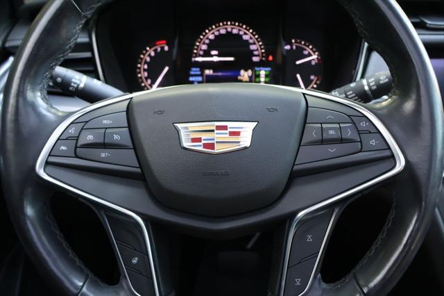 Photo of 2018 Radiant Silver Metallic Cadillac XT5