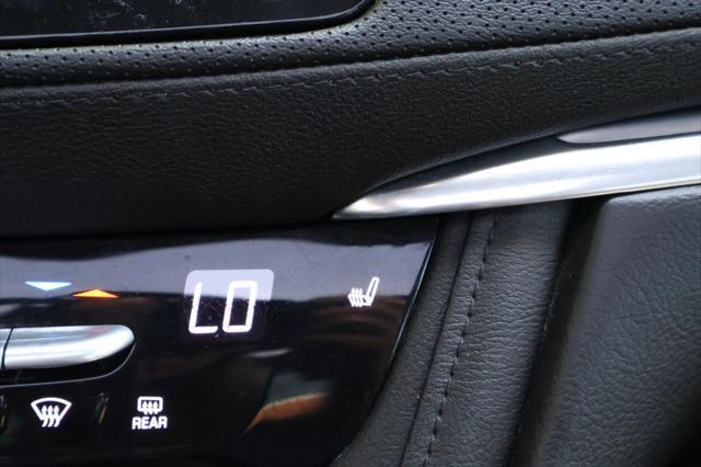 Photo of 2018 Radiant Silver Metallic Cadillac XT5